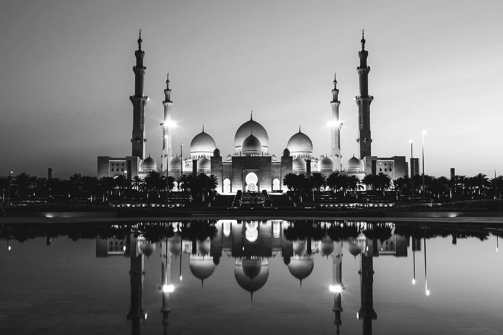 The Sheikh Zayed Grand Mosque, Abu Dhabi, at golden hour